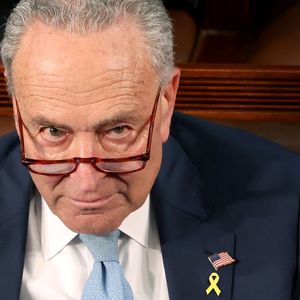 Schumer Targets US Crypto Rules by Year-End at Pro-Harris Event