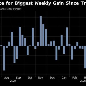 Bitcoin Outpaces Stocks In Biggest Weekly Gain Since Election