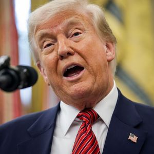 Trump Memecoin Uproar Complicates Crypto-Backed Stablecoin Deal