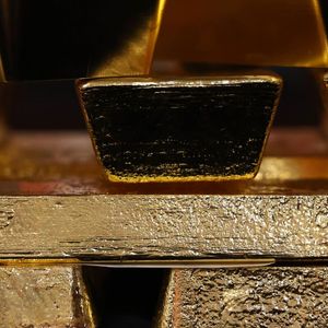 Dollar Distrust Is Driving Gold, Bitcoin Rallies, Eurizon Says