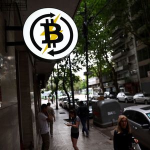 Strategy CEO Hints Bitcoin Sales May Loom as Shares Sink