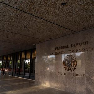 FDIC Approves Thiel-Backed Bank for Deposit Insurance Coverage