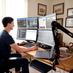 Gambling Pros Adjust to a Super Bowl on the Prediction Markets