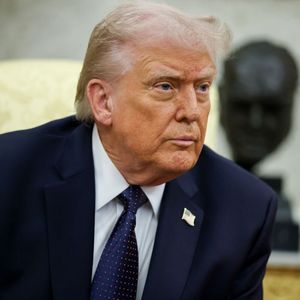 Trump Escalates Confrontation With Banks Over Crypto Agenda