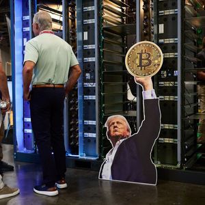 Trump’s Crypto Pep Talk Can’t Stop His Memecoin’s Deep Slide