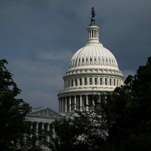 Banks and Crypto Backers Tussle as Senators Eye Landmark Digital Asset Bill