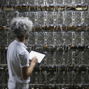 Bitcoin Mining Booms: Miners’ Total Revenue Surpasses $50 Billion