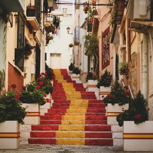 Worldcoin Survey Reveals Nearly 90% Of Spanish Users Support Its Return