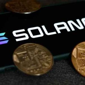 Solana Hits Major Support At $141 Amid Bitcoin Drop, Analyst Says It’s Time To Buy