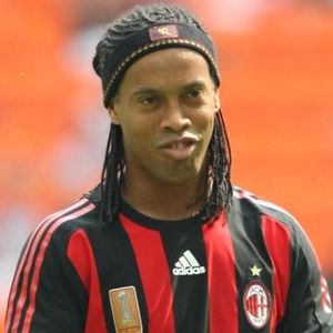 Football Legend Ronaldinho Backs Crypto, But Expert Warns Of Red Flags