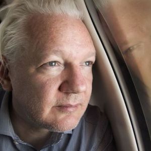 Anonymous Bitcoin Donor Foots Bill For Julian Assange’s Flight Into Freedom