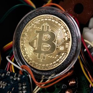 Bitcoin Hashrate Declines As Mining Difficulty Stays At ATH Levels