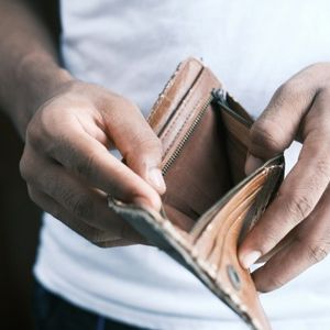 Insufficient Stablecoin Supervision? Nobel Economics Laureate Warns Of Potential Financial Crisis