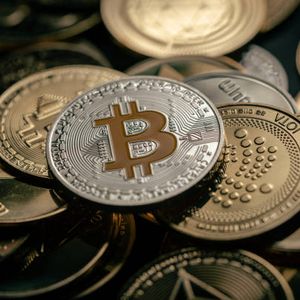 Institutions Exit Bitcoin In Large Tranches, Ethereum, Solana And XRP See Massive Buy-Ins