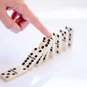 Domino-Effect Sell-Off: Analysts Reveal The Spark Behind Bitcoin’s Flash Crash