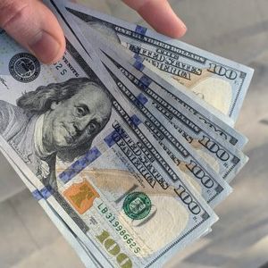 US Dollar At Risk? Stablecoin Yield Ban Gives Digital Yuan the Upper Hand: Scaramucci