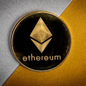 High-Tier Ethereum Wallet Addresses Distribute While Retail Investors Step In to Accumulate