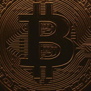 Bitcoin Tightens Grip On Crypto Market Amid 50% Altcoin Slump