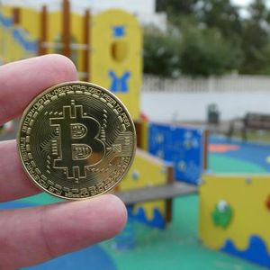 Bitcoin At Risk? Odds Tilt Toward Drop Below $66K This April