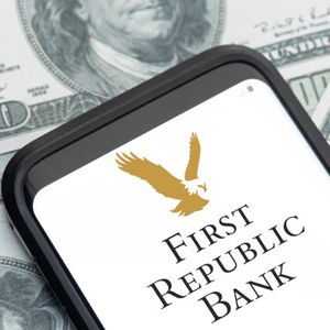 US Bank Outflows and Concerns Mount: 11 Banks Bail Out First Republic Bank From Collapse