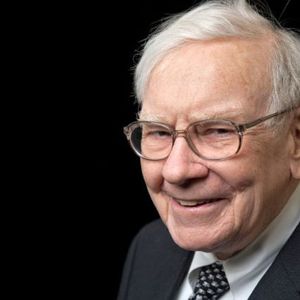 Warren Buffett Likens Bitcoin to Gambling and Chain Letters in Recent Interview