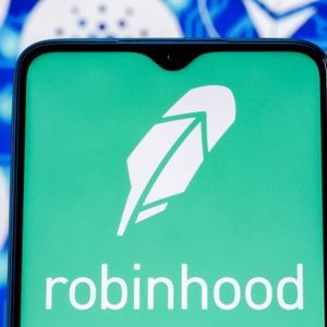 Robinhood ‘Actively Reviewing’ Listed Coins After SEC Sues Binance and Coinbase
