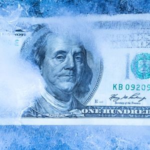US Inflation Hits Two-Year Low, Boosting Stocks and Precious Metals