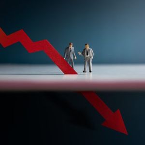 Experts Warn of Impending Recession in the US as Survey Reveals 59% Chance by July 2024