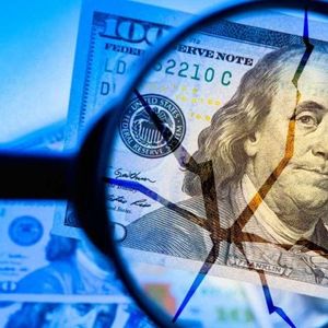 Economist Expects US Rating Downgrade to Accelerate De-Dollarization Process
