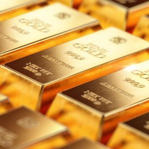 Amid Gold’s Recent Slide, Experts Predict a Shining Future with Potential Highs Beyond $2,500 by 2024