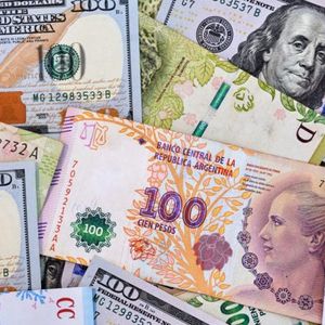 Argentines Flock to Stablecoins Amidst Record Devaluation Numbers