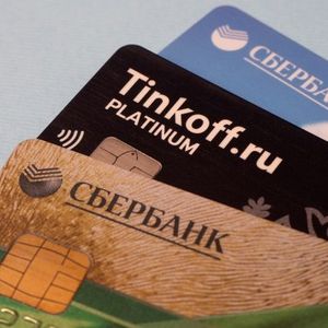 Binance Renames Russian Bank Cards Amid US Sanctions Probe, Report