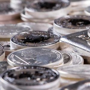 Robert Kiyosaki Explains Why Investors Should Buy Silver — ‘Who Can’t Afford 1 Silver Coin’