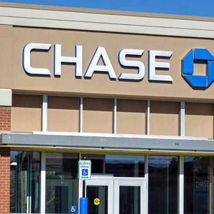 Coinbase CEO Calls on Chase Customers in UK to Close Accounts After the Bank Says It Will Decline Crypto Payments