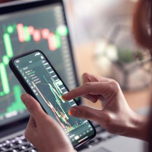 Crypto’s 24-Hour Score: Gainers Like Memecoin Triumph With Double-Digits, ARK Amongst Top Losers