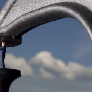 End of an Era: CZ Steps Down, SEC Names More ‘Securities,’ as US Crypto Crusade Continues — Week in Review