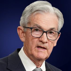 Powell’s Fed Policy Criticized: Experts Claim ‘Phony Economy’ and ‘Credibility Destruction’ Post Rate Decision
