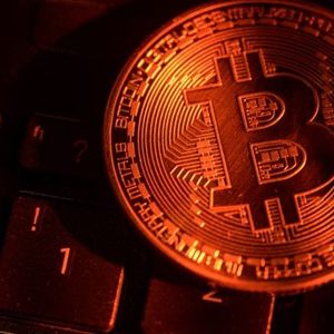 Bitcoin Sinks Below $39,000 as Market Pressure Intensifies