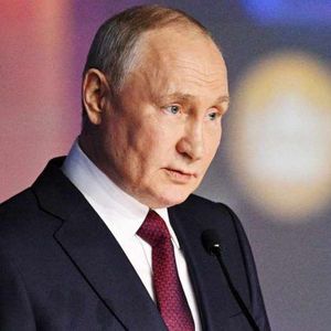 Putin Says US Dollar Dominance Diminishing as Use of ‘Toxic Currencies’ Declines