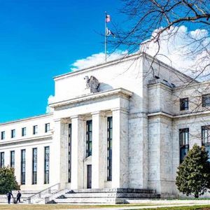 Peter Schiff Urges the Fed to Raise Rates and Let Markets Crash