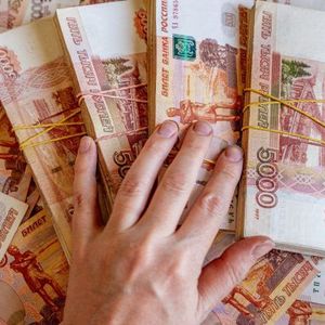 Ruble Plunges to New 2024 Low After US Imposes Sanctions Targeting Russian Banks