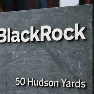 Blackrock’s Bitcoin Fund Tops 500,000 BTC as US ETFs Draw $353M in Inflows