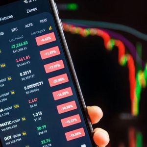 Bitcoin Dip Hits Altcoins Hard With ETH Down by 18%, XRP Down by 21% and SOL Down by 20%