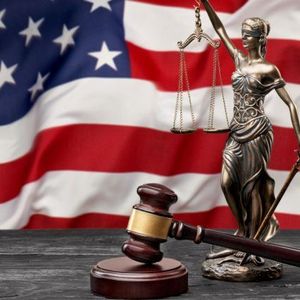 US Lawmaker Moves to Block SEC Overreach in Coinbase Case