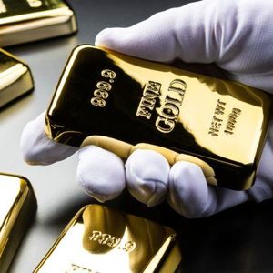 Gold Rises in Post-Easter Rush, Blasts Past $3,400 Mark