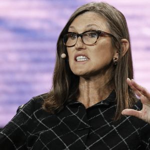$1.5 Million Bitcoin? Ark’s Cathie Wood Sees Gold’s Market Share Slipping