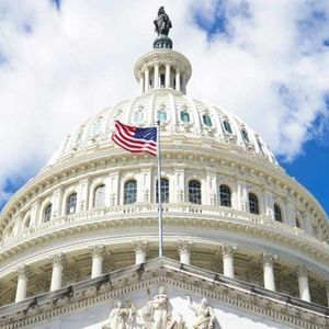 Former CFTC Chair Pushes Congress for Fast-Track Crypto Rules Before Chaos Hits