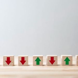 Bitcoin Trades Sideways as Stocks and Crypto Remain Flat