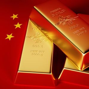 Report: China Suspected of Stockpiling Gold to ‘Cut Greenback Dependence’