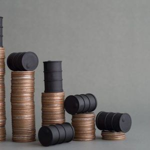 Bitcoin Rebounds as Oil Retreats Despite US Strike on Iran